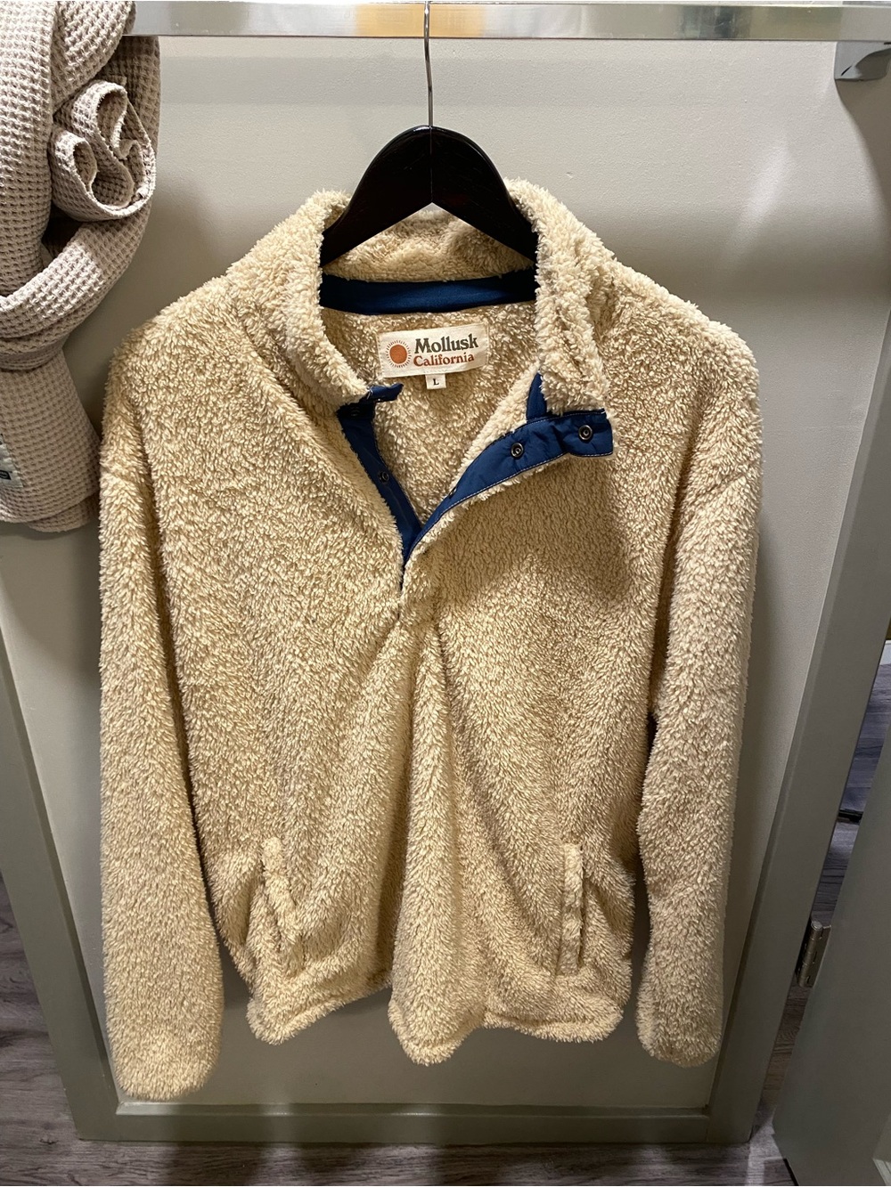 Mollusk California Cream Sherpa Pullover with Navy Trim - Large - Super Comfy ☁️